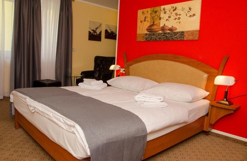 Bernhausen Hotel | Inviting Stay at Aristo Hotel with Breakfast & Child Care