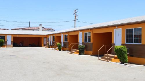 Baldwin Park Hotel | Family-Friendly Stay at Aristocrat Motel - Rated 7.8/10