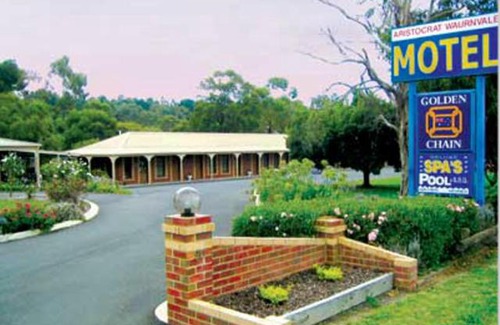 Waurn Ponds Hotel | Elegant Stay at Aristocrat Waurnvale with Pool & Breakfast