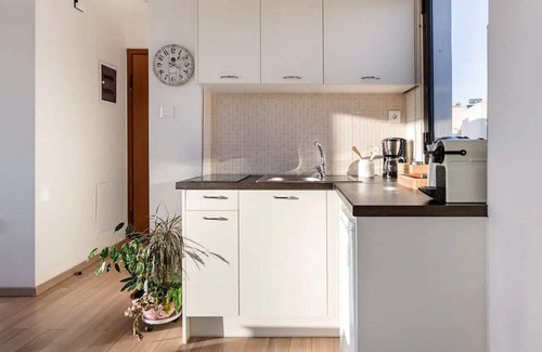 Monastiraki Apartment | Experience Vibrant Nightlife with Acropolis Views and Amenities