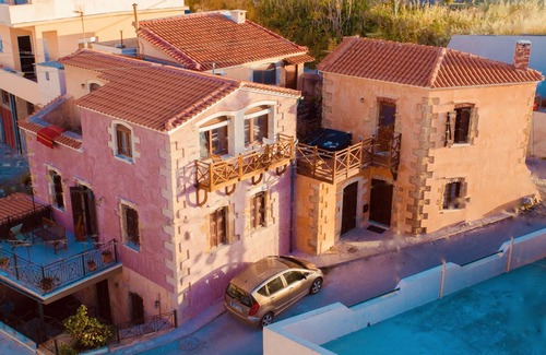 Halepa House | Experience the Charm of Aristokosmos: Oceanfront Retreat