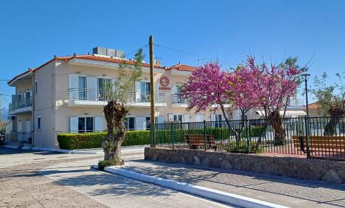 Skala Kallonis Apartment | Enjoy Oceanfront Relaxation at Arisvi All Seasons Hotel