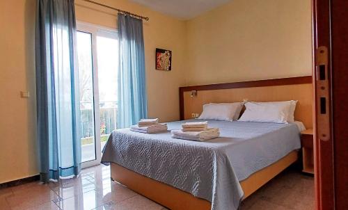 Skala Kallonis Apartment | Enjoy Oceanfront Relaxation at Arisvi All Seasons Hotel