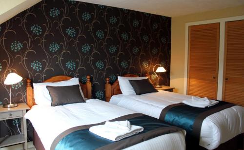 Glencoe House | Relaxing Retreat at Arivonie Lochside Cottage, Pet-Friendly