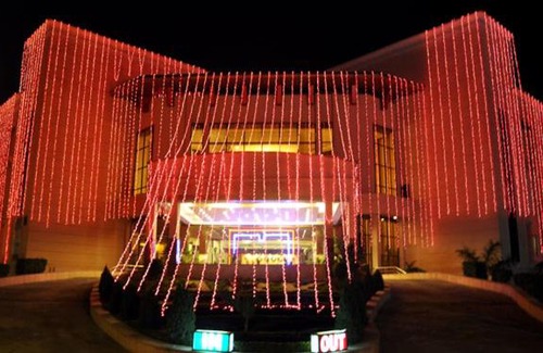 Rudrapur Hotel | Explore Ark Hotel & Resorts: Poolside Family Getaway