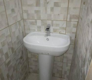 Arnos Vale Apartment | Budget-Friendly Ark Royal: Pet & Child Friendly Retreat