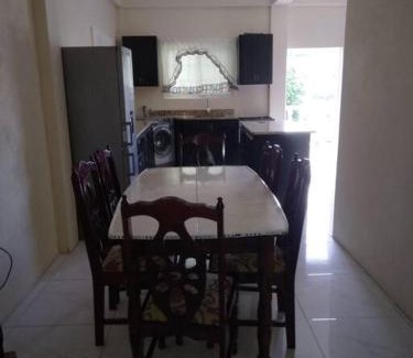 Arnos Vale Apartment | Budget-Friendly Ark Royal: Pet & Child Friendly Retreat