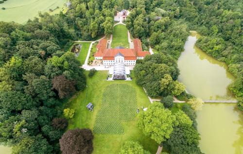 Emkendorf House | Family-Friendly Stay at Arkaden-Zimmer Emkendorf