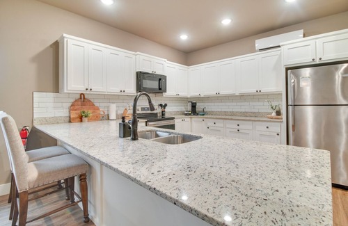 Farmington House | Inviting Arkansas Guest Suite w/ Deck Near Fayetteville!