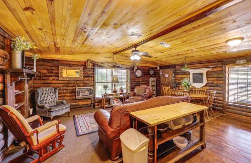 Murfreesboro House | Inviting Log Cabin Rental Near Lake Greeson for Families