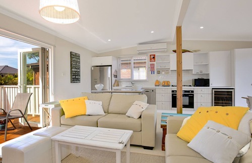 Culburra Beach House | Pet-Friendly Arklow Hotel with Oceanfront Views & Pool