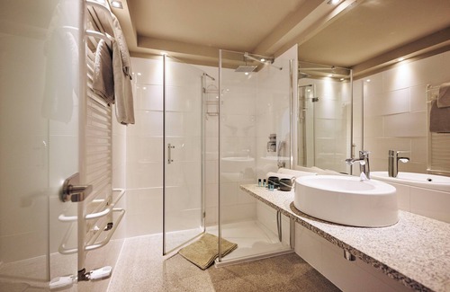Stueben Hotel | Discover Arlberg Stuben: Pool, Spa & Family-Friendly Stay