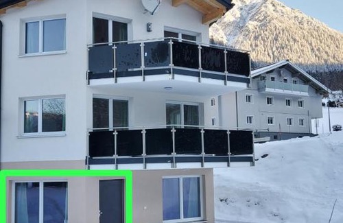 Wald am Arlberg Apartment | Discover Arlbergschmiede: Pet-Friendly Retreat with Breakfast