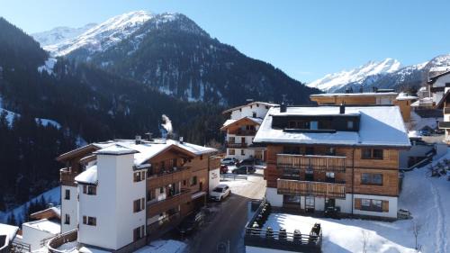 Sankt Anton am Arlberg Apartment | Discover Comfort at ARLhome Lodge - Your Arlberg Retreat