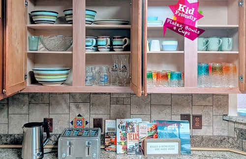 Central Arlington House | Pet-Friendly Arlington Home Near AT&T Stadium & Six Flags