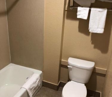 Riverside Hotel | Family-Friendly Arlington Inn: Ideal for Relaxing Getaways