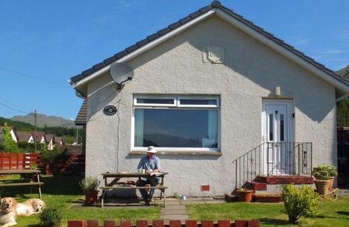 Lochgoilhead House | Discover Armadale Cottage: Pet-Friendly Retreat with Breakfast