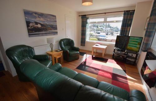 Lochgoilhead House | Discover Armadale Cottage: Pet-Friendly Retreat with Breakfast