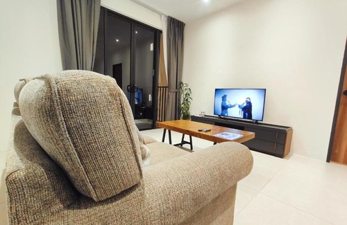 Kuching Apartment | Modern Oceanfront 3-Bedroom Apartment in Armadale Galacity