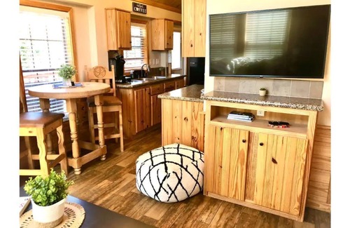 Austin Cabin | Cozy Armadillo Cabin with Pool & Ocean Views - Rated 9.4!