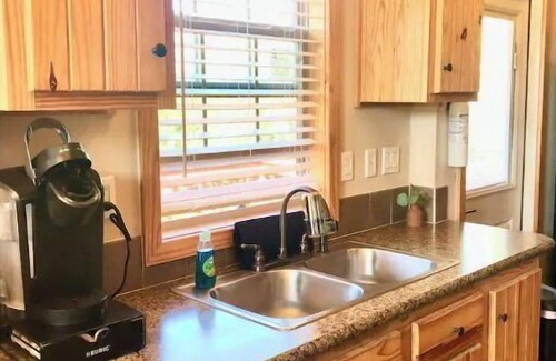 Austin Cabin | Cozy Armadillo Cabin with Pool & Ocean Views - Rated 9.4!