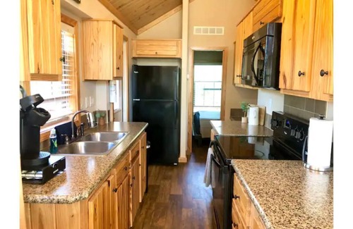 Austin Cabin | Cozy Armadillo Cabin with Pool & Ocean Views - Rated 9.4!