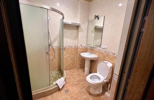 Yerevan Hotel | Explore the Armenian Royal Palace with Ocean Views & Pools