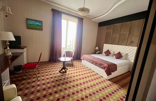 Yerevan Hotel | Explore the Armenian Royal Palace with Ocean Views & Pools