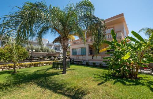 Daratsos Apartment | Guest Rated 10/10: Armeria Apartments for Families