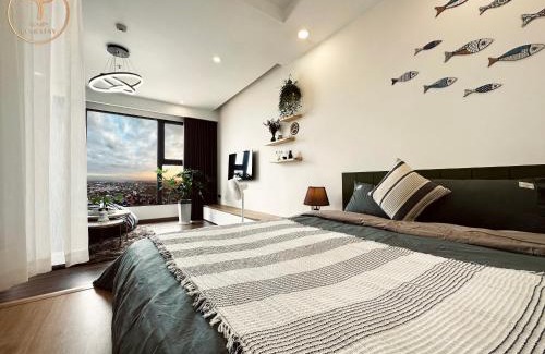 Van Giang Apartment | Experience Armin Homes Ecopark with Riverview & Pool