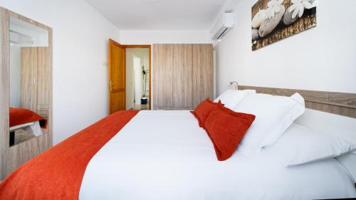 Playa de Arinaga Apartment | Oceanfront Escape at Armonía Beach 104 - 8.8/10 Rated