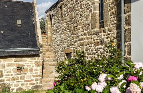 Carnac Cottage | Cozy Armor Apartment near Sandy Beaches with Ocean View
