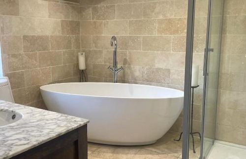 Bridge House | Tranquil Arms Cottage: Pet & Child Friendly Retreat