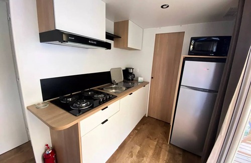 Villeneuve-les-Maguelone House | Discover Comfort at Campsite Domaine de l'Arnel Mobile Home