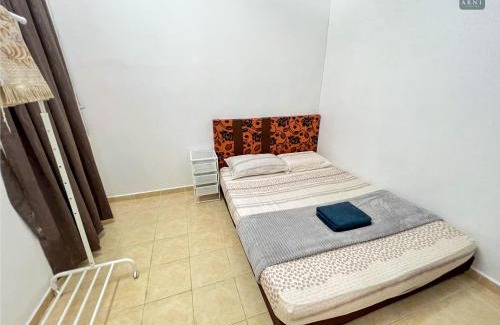 Kampung Jaya House | Family-Friendly Arni Homestay - Mak Chili with Top Ratings