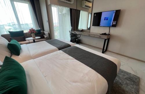 Phra Khanong Hotel | Impressive ARNI Skye Hotel with Oceanfront Views & Pool