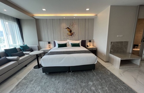 Phra Khanong Hotel | Experience the ARNI Skye Hotel: 4-Star Rated Bliss