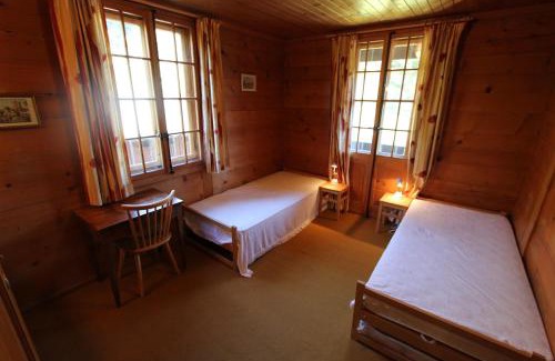 Chateau-d'Oex Apartment | Pet-Friendly Retreat at Arnica 1 with Family Amenities
