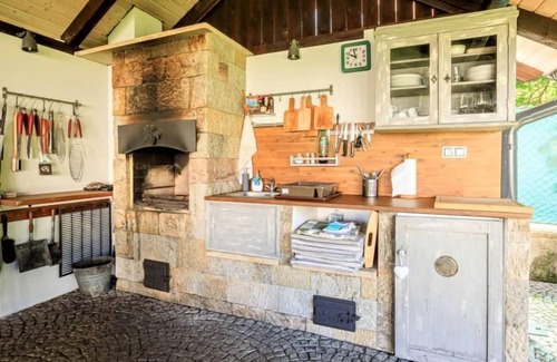 Arnoltice u Decina Apartment | Relax at Arnoltice 9: Family-Friendly Retreat with Spa