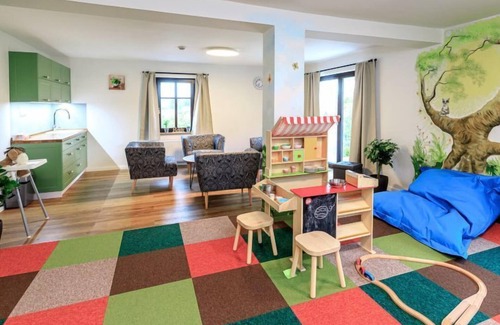 Arnoltice u Decina Apartment | Relax at Arnoltice 9: Family-Friendly Retreat with Spa