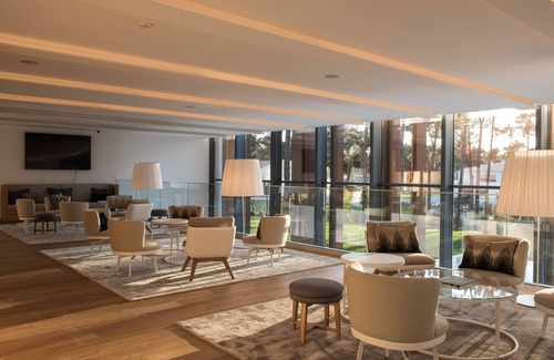 Charneca de Caparica e Sobreda Hotel | Elegant Aroeira Lisbon Hotel: Ocean Views & Golf Retreat