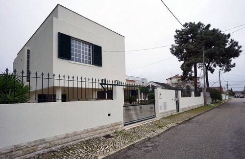 Charneca de Caparica e Sobreda Villa | Exceptional Aroeira Palm Beach Villa with Oceanfront Pool