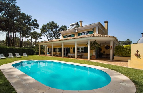 Charneca de Caparica e Sobreda Villa | Experience Aroeira Villa: Oceanfront Bliss with Golf Access