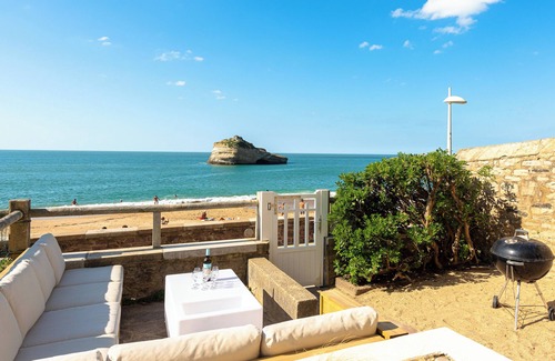 Behobie Apartment | AROHA Apt with terrasse and sea view in Biarritz
