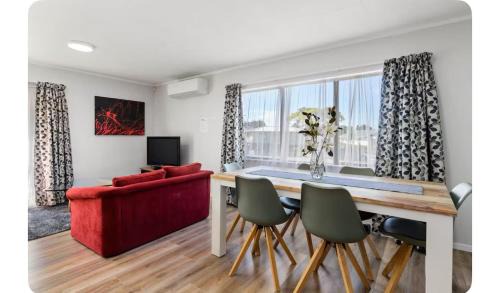 Pukehangi House | Family-Friendly Aroha Nui Rotorua - 4-Star Experience