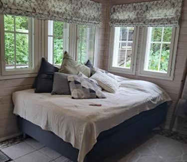 Valkeala House | Explore Arolahti Suite: Oceanfront Retreat with Hot Tub