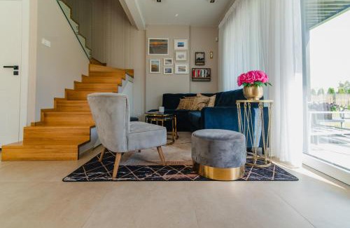Debki Villa | Oceanfront Haven: Family-Friendly Aroma Dębki 2 Retreat
