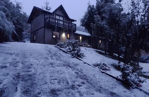 San Martin de los Andes House | Experience Aroma de Hogar: Family-Friendly Retreat