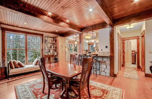 North Creek House | Discover Relaxation at Around the Mountains: 4-Star Stay