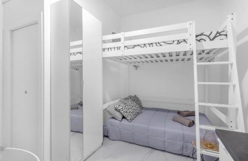 Zona Padova Apartment | ARQ16 - Duomo-Loreto - Central - Modern